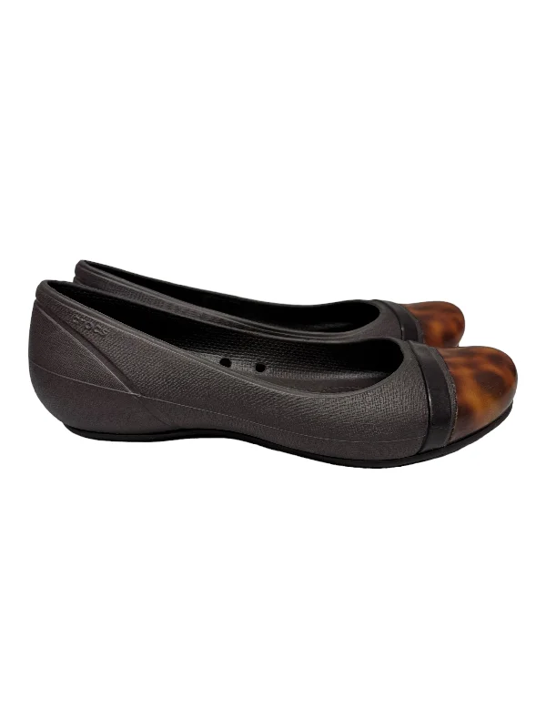 stylish spring flats-Shoes Flats Other By Crocs  Size: 6