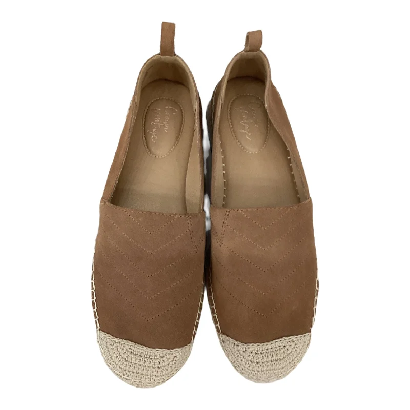 chic beige flats-Shoes Flats By Crown Vintage  Size: 10