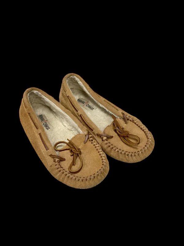 lightweight summer flats-Shoes Flats Moccasin By Minnetonka  Size: 8