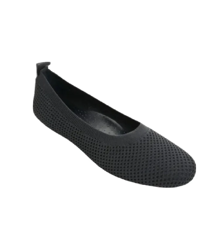 Women's Suvi Flat Shoe In Black Knit