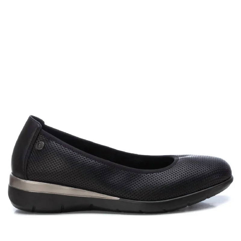 Women's Flat Ballerina In Black