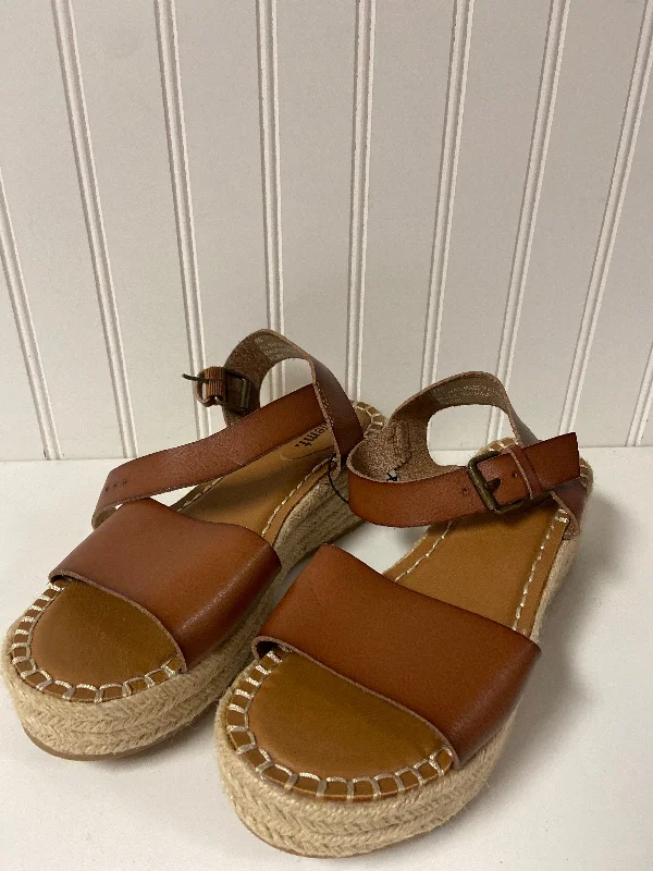 sandals with cushioned heels -Sandals Heels Platform By White Mountain In Brown & Cream, Size: 7