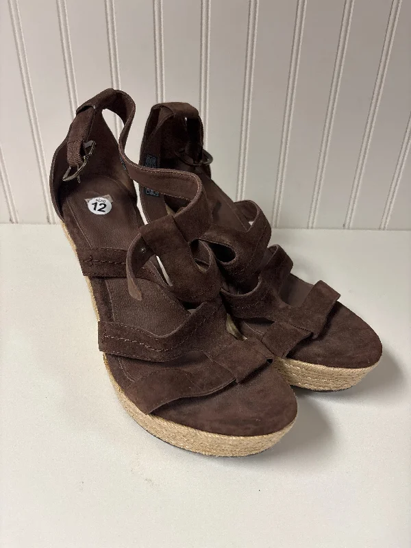 sandals for beach nights -Sandals Designer By Ugg In Brown, Size: 12