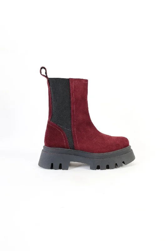 Best boots for subzero hiking conditions -ARIA BURGUNDY