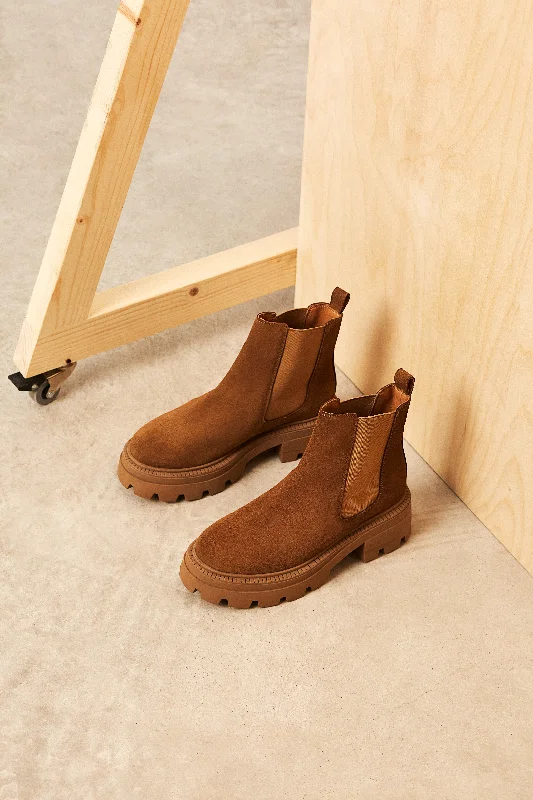 Comfortable snow boots for long city walks -LYRA VISON