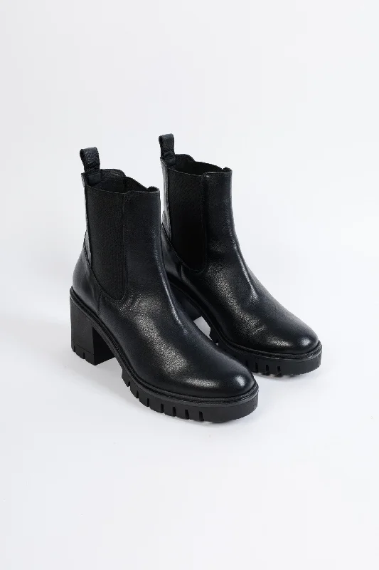 Durable boots for trekking in snowstorms -LIBY BLACK - Heeled Boots with Elastic and Notched Sole