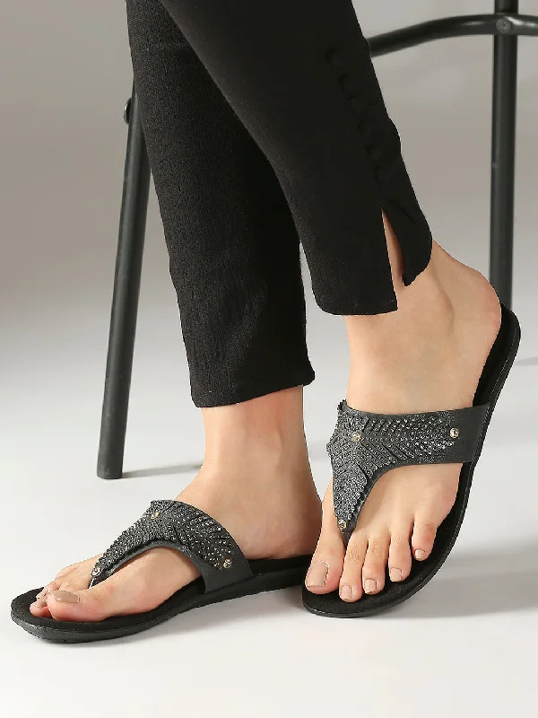 versatile black flats-Women Black Textured Open Toe Flats