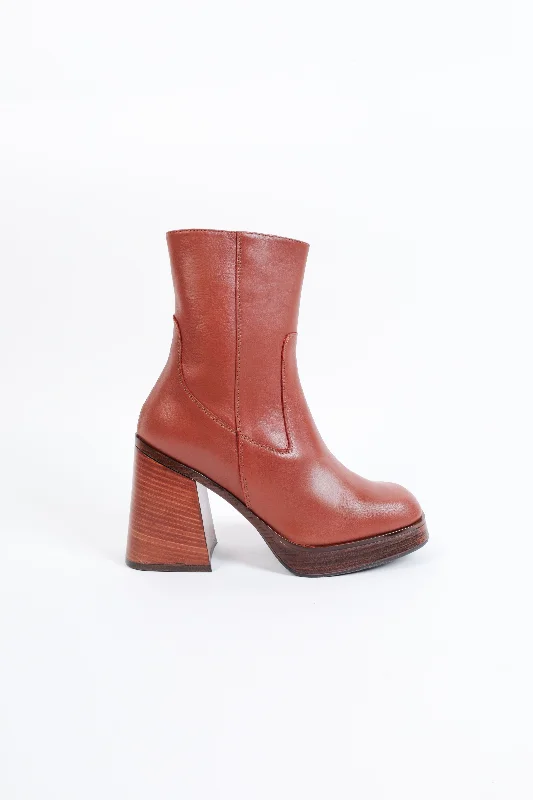 Stylish boots for walking through snowy streets -LUCY BRICK- Heeled Ankle Boot